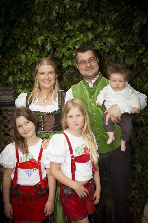 Hotel Familie Lampersberger Sachsenburg Exterior foto